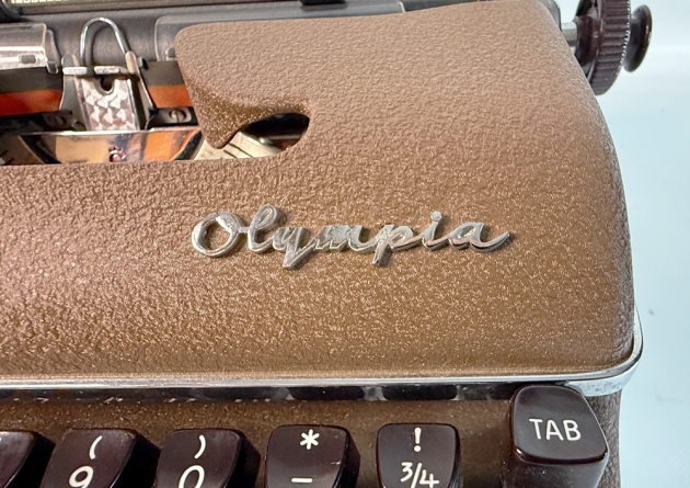 Olympia "SM4" from the maker logo on the front...