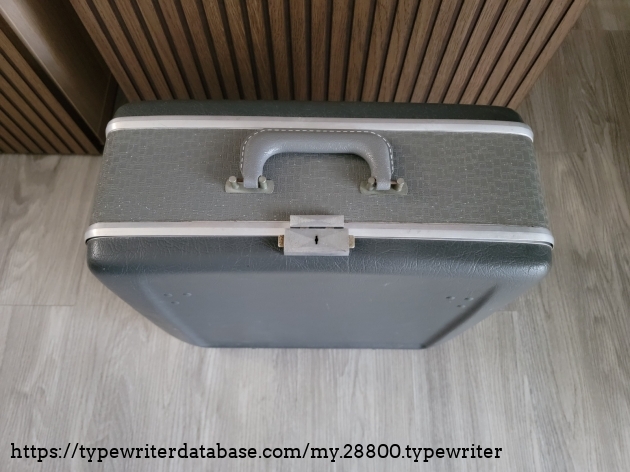 A healthy amount of glitter is sprinkled and embedded throughout the textured gray middle section of the case.