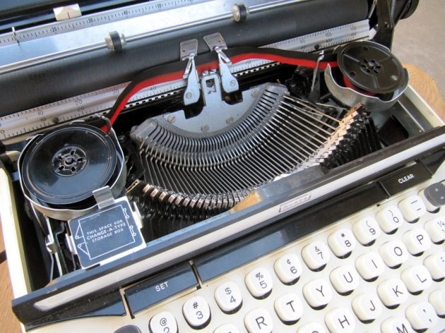 The carrtrlidgeswere damaged, so I replaced them with metal spools I had around the house.
The oneon the left is from a 1934 Underwood Four Bank Portable. The right was from a Brother JP-8.