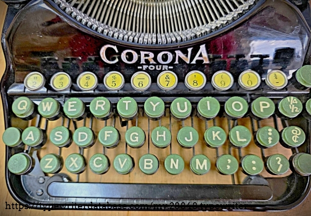 Keyboard, with three rows of Munson Pneumatic Speed Keys.