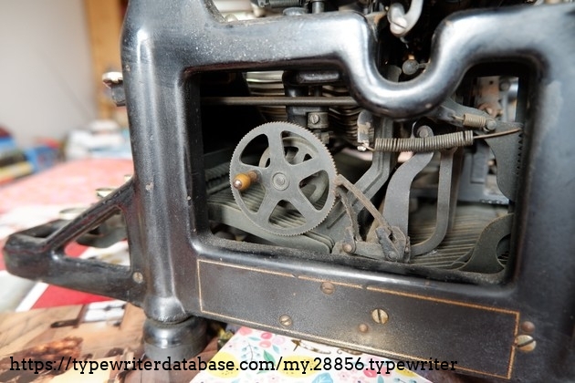 Manual ribbon advance and reverse crank