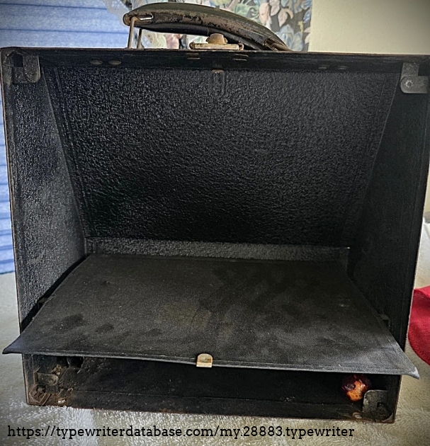Case top, inside.
