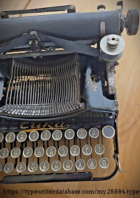 Right-end keyboard detail.