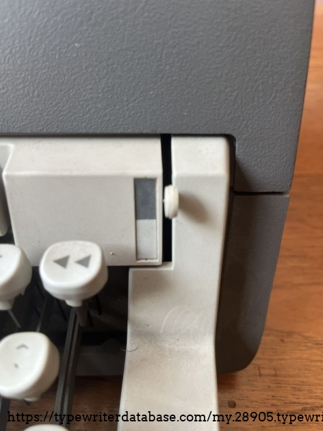 Detail: ribbon colour selector with only two positions; due to the font size it makes no sense to use a two-coloured ribbon in the Gigant.