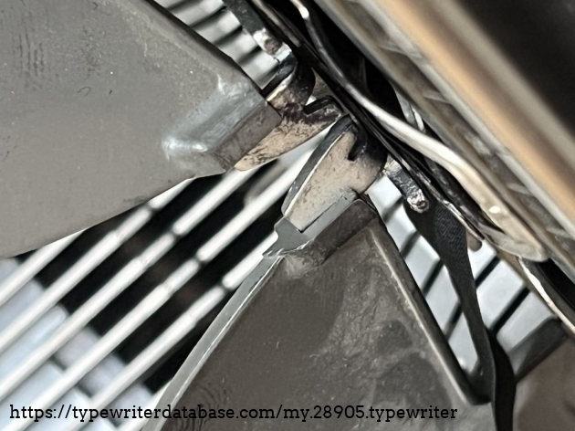 Detail: mounting of plastic protector in segment