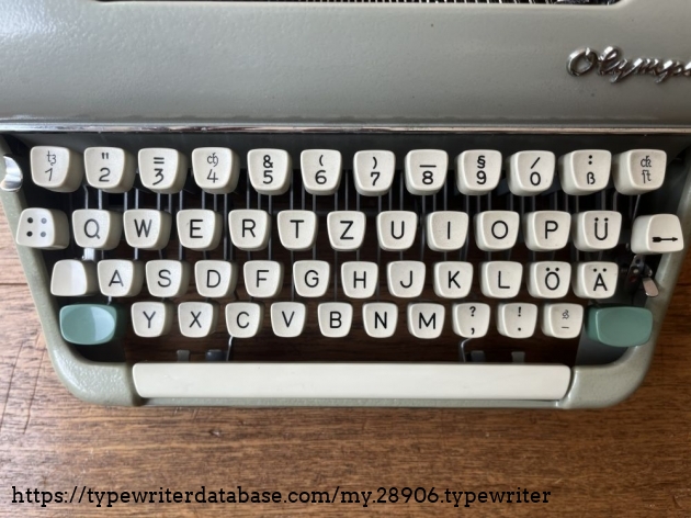 Detail: keyboard with special keytops for Fraktur ligatures