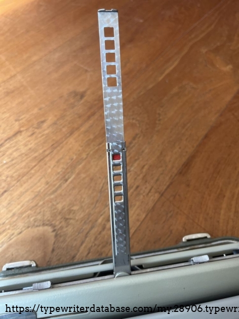 Detail: paper support with telescopic mechanism and red indicator marking; size does matter