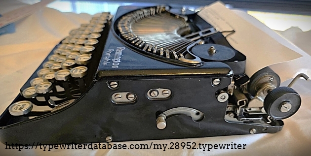 Right broadside, typebars retracted.