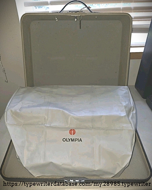 Front view, in case with dust cover deployed.