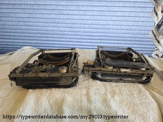 Folded view of both #441725 (left) and #546570 (right).