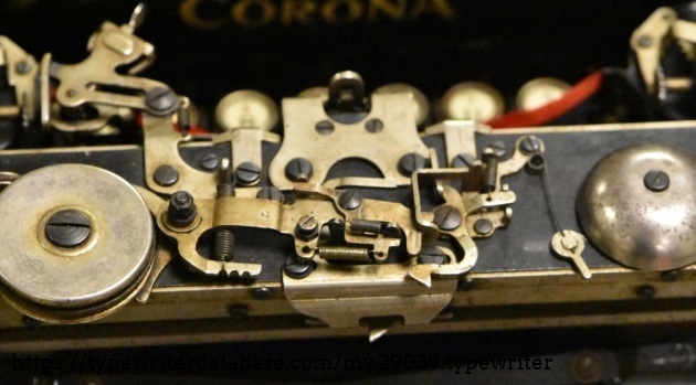 The later escapement mechanism, which is different than my inoperable 1915 model.