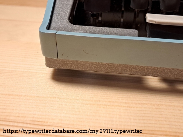 It would appear only early examples of this iteration of the Travel-Riter have these joints around the front, on later machines this is all cast as one piece.
