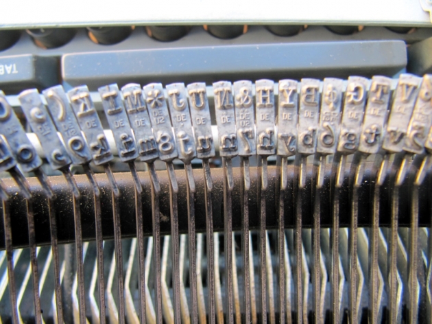 Elite type. With a 21" platen, they had to use small type to make everything fit on a page.
But I like the type face.
