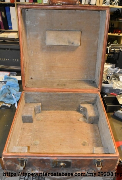 The inside is lined in corduroy!