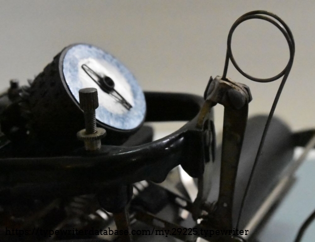 A close of the metal sheet on top of the type element, and the torsion spring holding the ink roller.