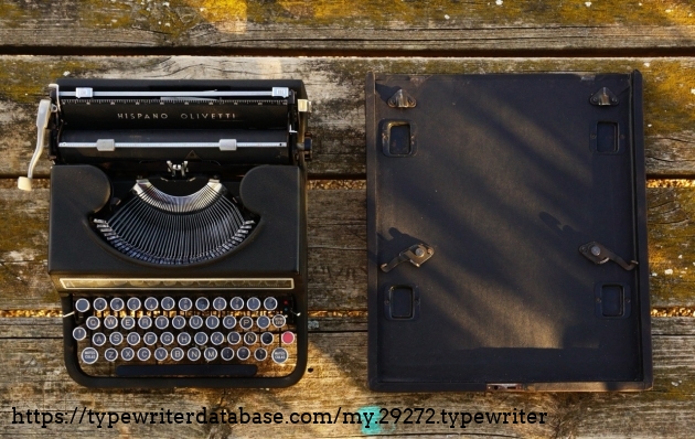 Typewriter out of its base, side-to-side view for reference or comparison