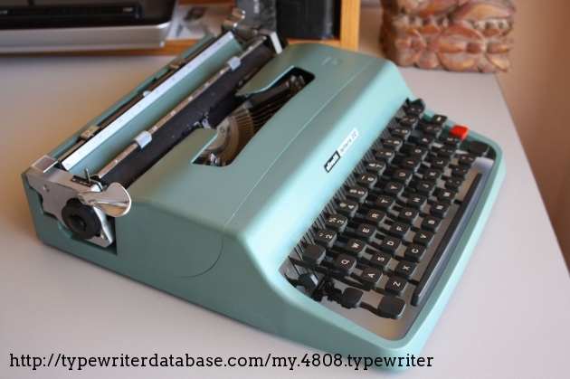 olivetti lettera 32 serial number location