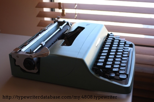 olivetti lettera 32 serial number location