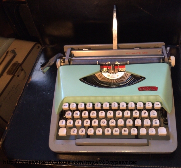 Royal Royalite Green Portable Typewriter W/ Original Case Made
