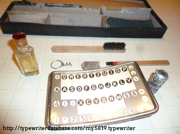 brush, pin, eraser, oil box (sealed), typebar with its QWERTZ index