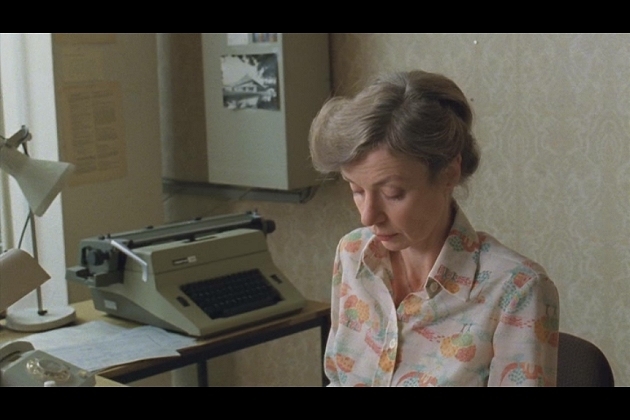 A Robotron 24 portrayed in its original habitat. This is a scene from the excellent German tv-series "Weissensee" (ARD Degeto, broadcast by Das Erste, 2010- ). The episode from which this picture was taken is actually set in 1980, so the typewriter is slightly anachronistic here