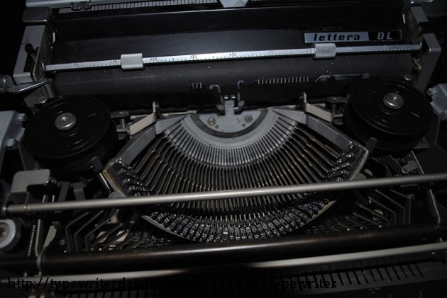 The insides of the Lettera DL with a BRAND NEW RIBBON!