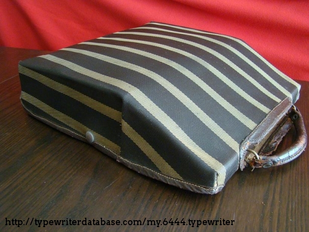 Rare fabric and wooden made original carrying case.