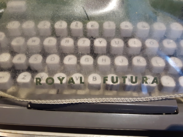 Came with Royal Futura-branded plastic cover. Grimy, but in really good shape.