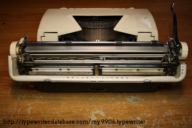 The back of the carriage folds down for easy access to the margin mechanism. In my opinion this is an improvement over SCM's own Sterling and Galaxie machines.