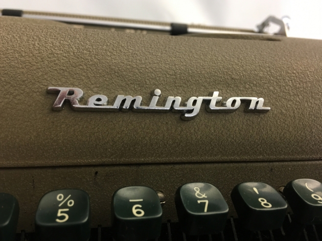 Remington "Travel-Riter" logo detail...
