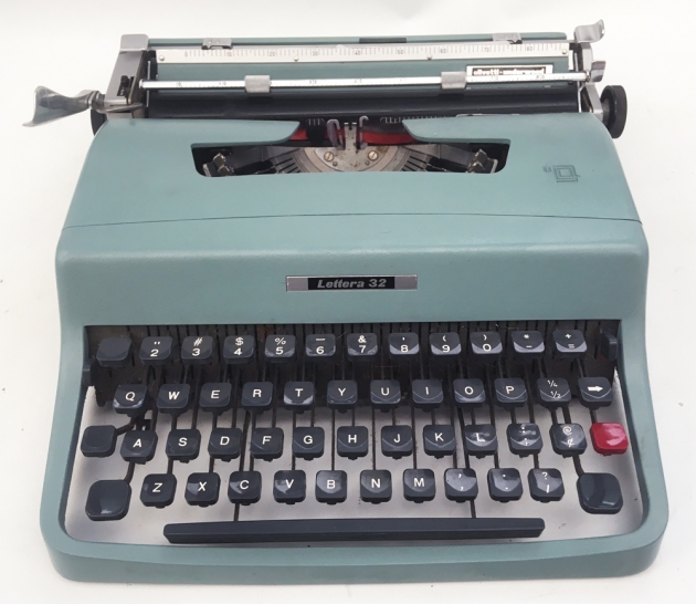 1965 Olivetti Lettera 32 on the Typewriter Database