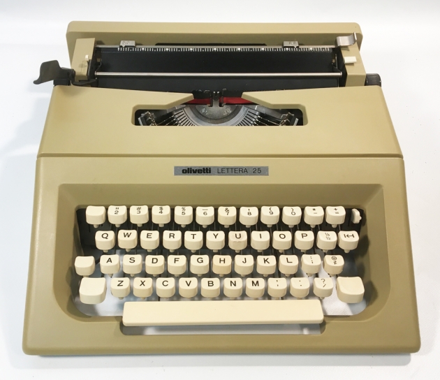 1975 Olivetti Lettera 25 on the Typewriter Database