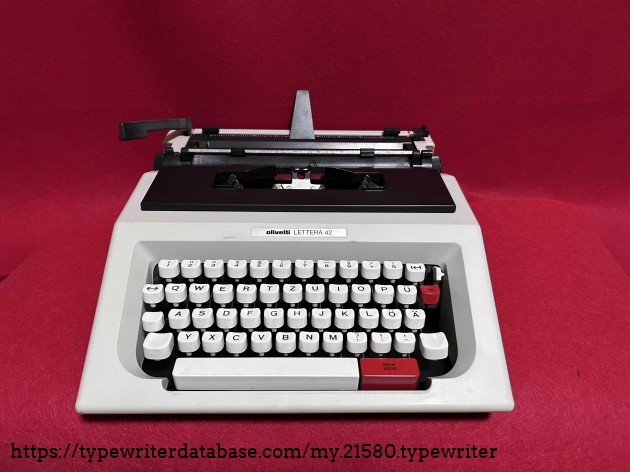 198x Olivetti Lettera 42 on the Typewriter Database