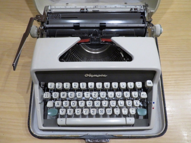 Olympia Olympia SM-7 Grey Typewriter