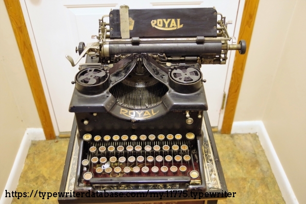 1919 Noiseless 4 on the Typewriter Database