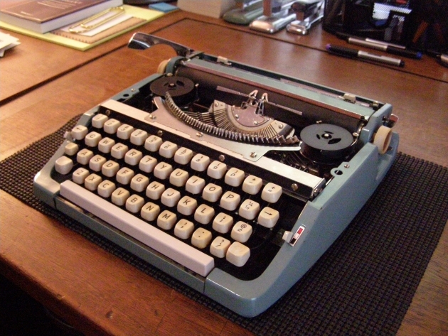 1965 Brother De Luxe on the Typewriter Database