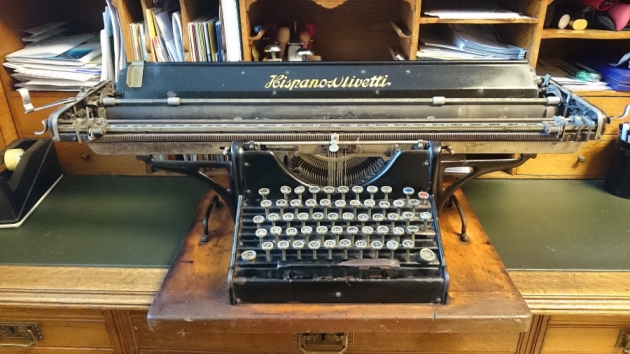 Olivetti M20 typewriter