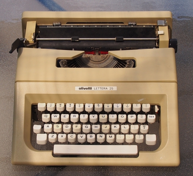 197X Olivetti Lettera 25 on the Typewriter Database