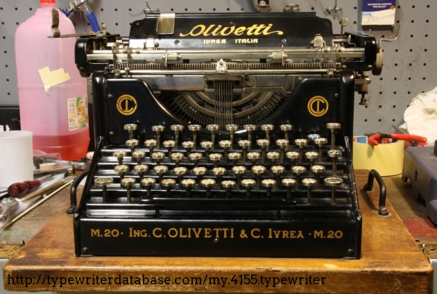 Olivetti M20 typewriter