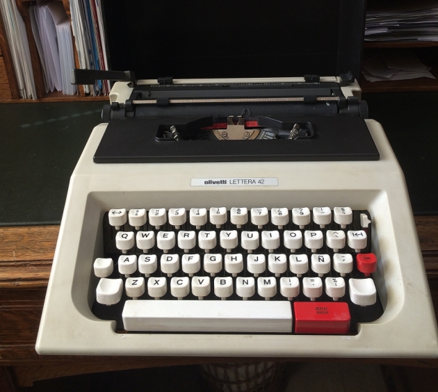 大得価国産タイプライターolivetti LETTERA. 42. その他